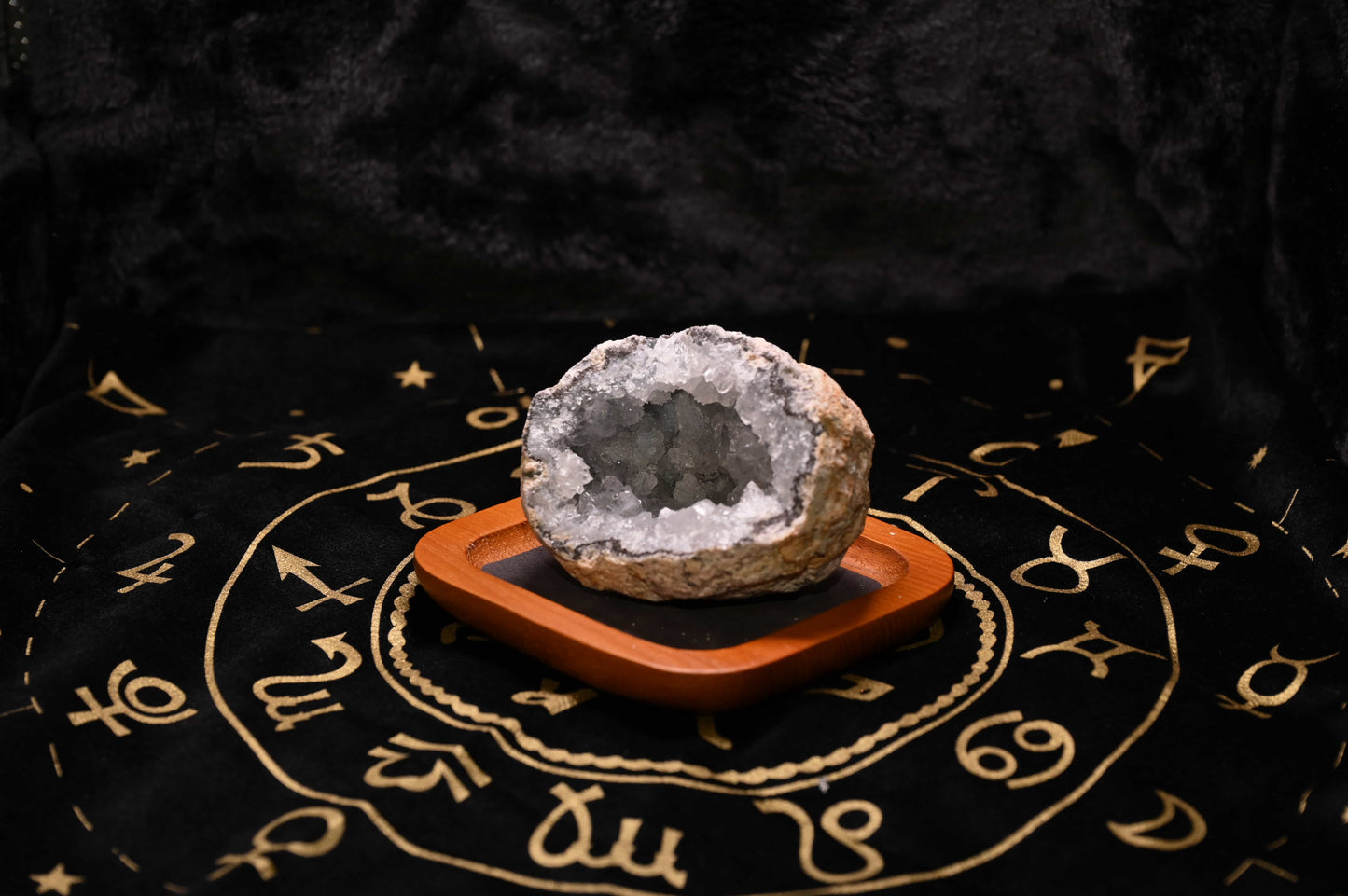 Natural Quartz Geode - A1